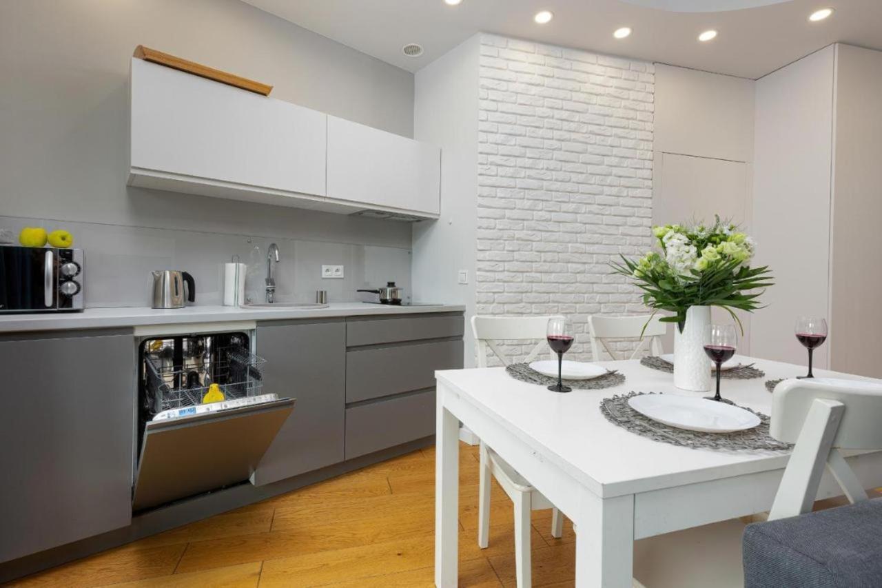 Modern Apartment With Pool Near Golden Terraces Warszawa Zewnętrze zdjęcie