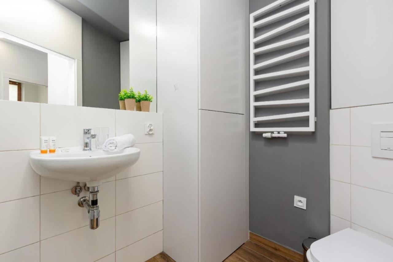 Modern Apartment With Pool Near Golden Terraces Warszawa Zewnętrze zdjęcie
